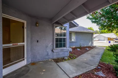 Exterior - 5512 Mill Pond Ln, Redding, CA 96001 photo 9 of 11