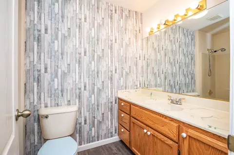 Bath - 5512 Mill Pond Ln, Redding, CA 96001 photo 1 of 3