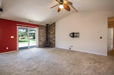 Living - 5512 Mill Pond Ln, Redding, CA 96001 photo 5 of 7