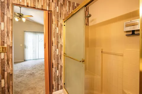 Bath - 5512 Mill Pond Ln, Redding, CA 96001 photo 3 of 3