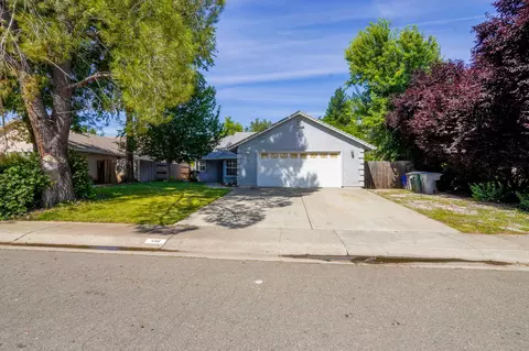Exterior - 5512 Mill Pond Ln, Redding, CA 96001 photo 10 of 11