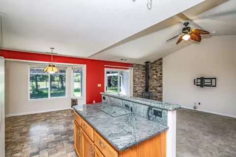 Living - 5512 Mill Pond Ln, Redding, CA 96001 photo 3 of 7