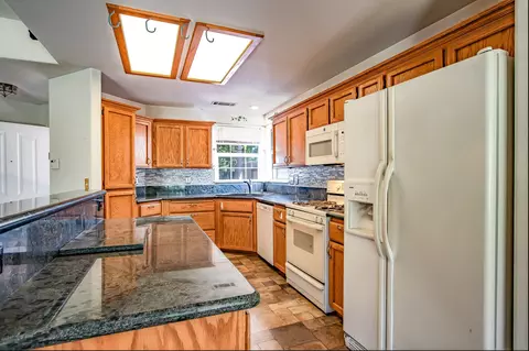 Kitchen - 5512 Mill Pond Ln, Redding, CA 96001 photo 1 of 3