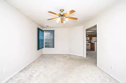 Living - 5512 Mill Pond Ln, Redding, CA 96001 photo 6 of 7