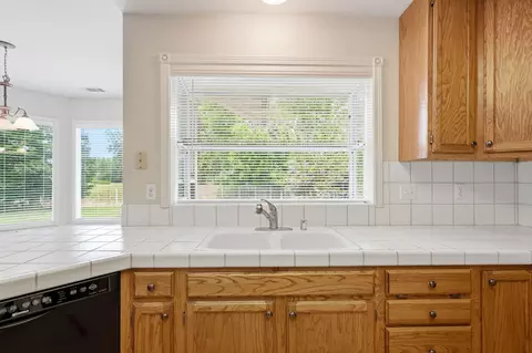 Kitchen - 3953 Eagle Pkwy, Redding, CA 96001 photo 4 of 5