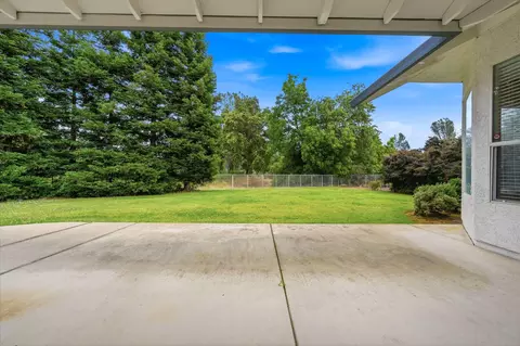 Exterior - 3953 Eagle Pkwy, Redding, CA 96001 photo 4 of 9