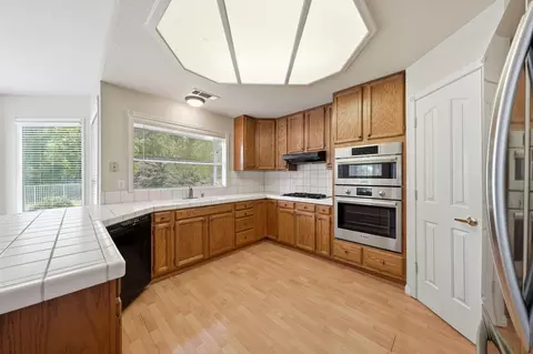 Kitchen - 3953 Eagle Pkwy, Redding, CA 96001 photo 3 of 5