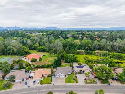 View/Area - 3953 Eagle Pkwy, Redding, CA 96001 photo 3 of 12