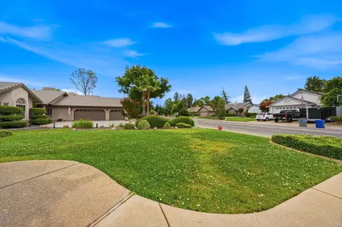 Exterior - 3953 Eagle Pkwy, Redding, CA 96001 photo 2 of 9