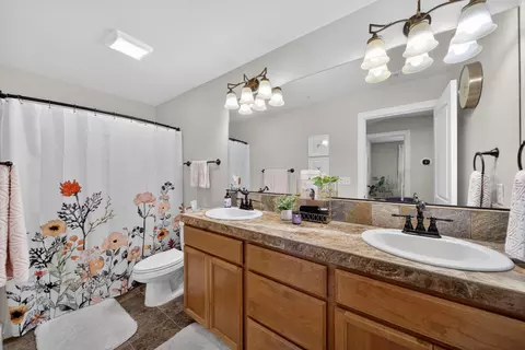 Bath - 5556 Diamond Ridge Dr, Redding, CA 96003 photo 3 of 4