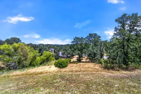 Exterior - 5556 Diamond Ridge Dr, Redding, CA 96003 photo 5 of 9