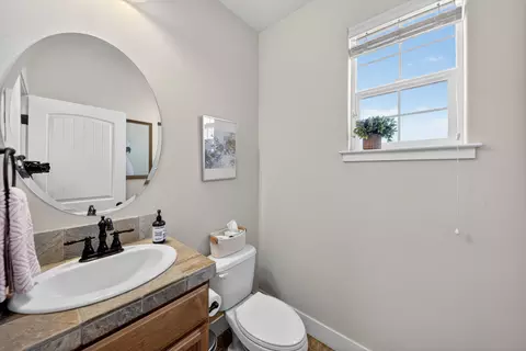Bath - 5556 Diamond Ridge Dr, Redding, CA 96003 photo 4 of 4