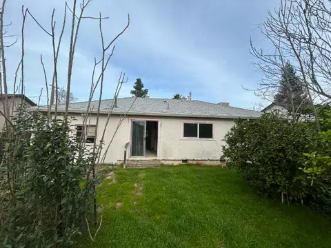 Exterior - 1108 4th St, Redding, CA 96002 photo 2 of 3