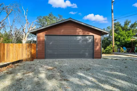 Exterior - 3821 Pebble Dr, Redding, CA 96001 photo 17 of 20