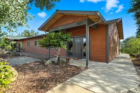 3821 Pebble Dr, Redding, CA 96001