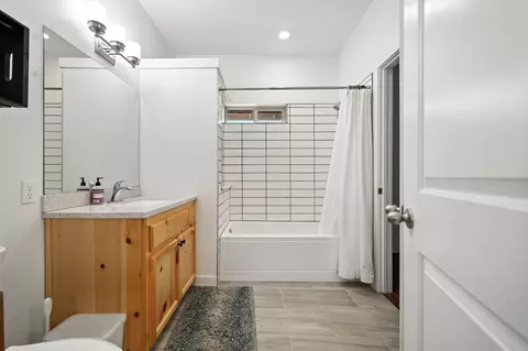 Bath - 3821 Pebble Dr, Redding, CA 96001 photo 5 of 5