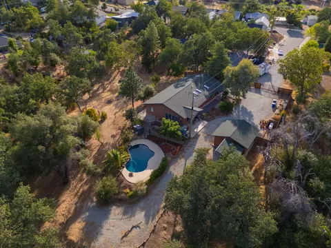 View/Area - 3821 Pebble Dr, Redding, CA 96001 photo 14 of 18