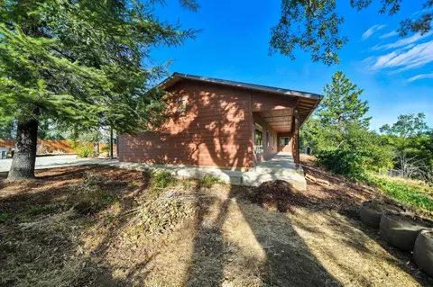 Exterior - 3821 Pebble Dr, Redding, CA 96001 photo 14 of 20
