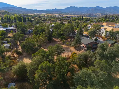 View/Area - 3821 Pebble Dr, Redding, CA 96001 photo 10 of 18