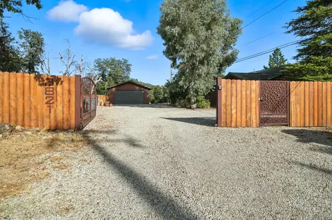 Exterior - 3821 Pebble Dr, Redding, CA 96001 photo 16 of 20