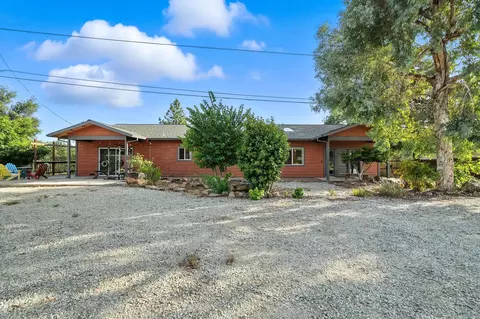 Exterior - 3821 Pebble Dr, Redding, CA 96001 photo 18 of 20
