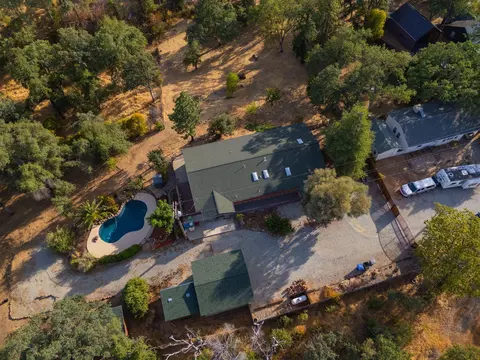 View/Area - 3821 Pebble Dr, Redding, CA 96001 photo 16 of 18