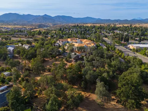 View/Area - 3821 Pebble Dr, Redding, CA 96001 photo 9 of 18