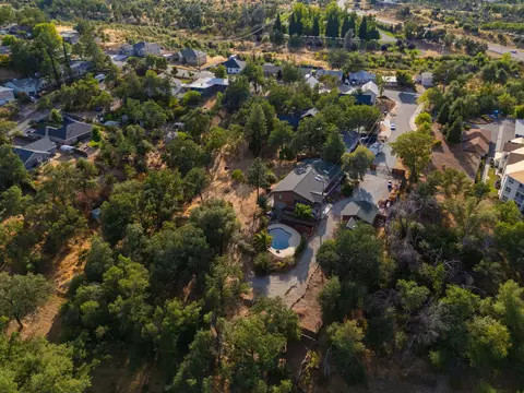 View/Area - 3821 Pebble Dr, Redding, CA 96001 photo 12 of 18