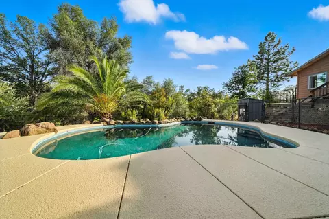 Exterior - 3821 Pebble Dr, Redding, CA 96001 photo 10 of 20