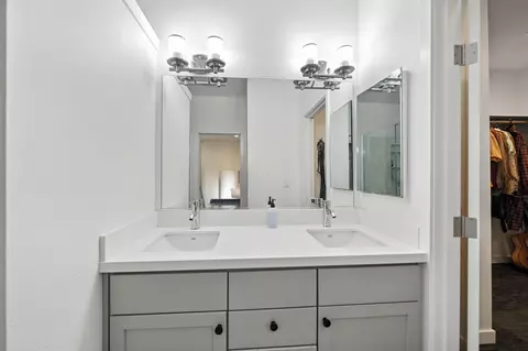 Bath - 3821 Pebble Dr, Redding, CA 96001 photo 2 of 5