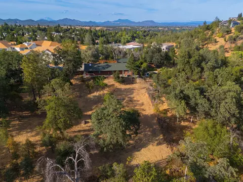 View/Area - 3821 Pebble Dr, Redding, CA 96001 photo 7 of 18