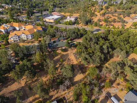 View/Area - 3821 Pebble Dr, Redding, CA 96001 photo 5 of 18