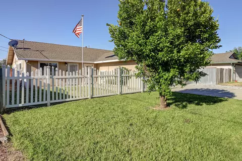 Exterior - 4143 Saint Patricks Ave, Redding, CA 96003 photo 3 of 10