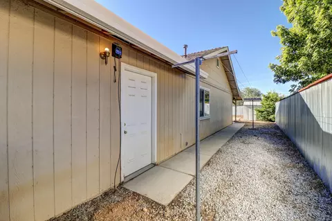 Exterior - 4143 Saint Patricks Ave, Redding, CA 96003 photo 10 of 10