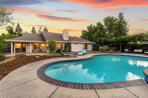 1864 Kingswood Way, Redding, CA 96003