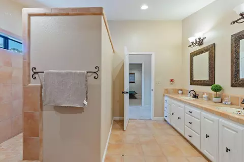 Bath - 13180 Montecito Rd, Red Bluff, CA 96080 photo 7 of 7