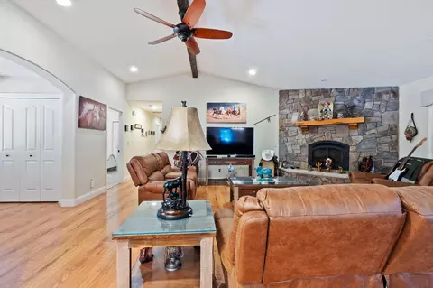 Living - 13180 Montecito Rd, Red Bluff, CA 96080 photo 3 of 4