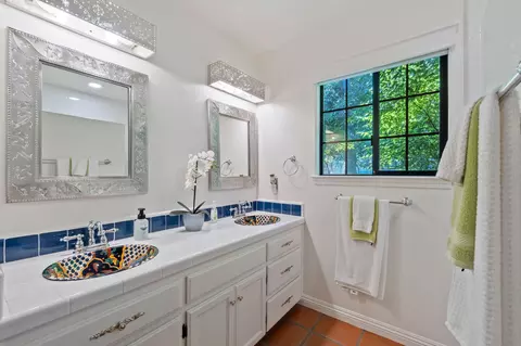 Bath - 13180 Montecito Rd, Red Bluff, CA 96080 photo 1 of 7