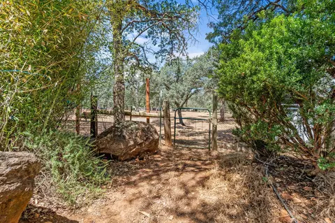 Exterior - 13180 Montecito Rd, Red Bluff, CA 96080 photo 9 of 29