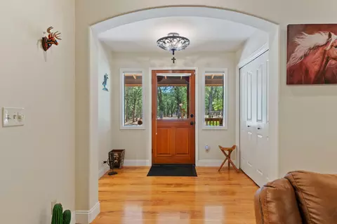 Entry Way - 13180 Montecito Rd, Red Bluff, CA 96080 photo 2 of 4