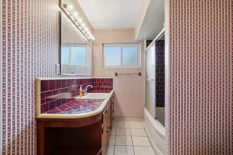 Bath - 126 Mary Ln, Red Bluff, CA 96080 photo 1 of 3