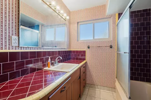 Bath - 126 Mary Ln, Red Bluff, CA 96080 photo 3 of 3