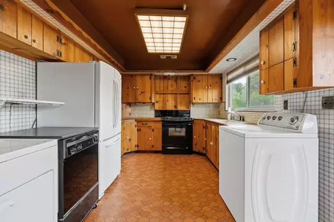 Kitchen - 126 Mary Ln, Red Bluff, CA 96080 photo 2 of 5