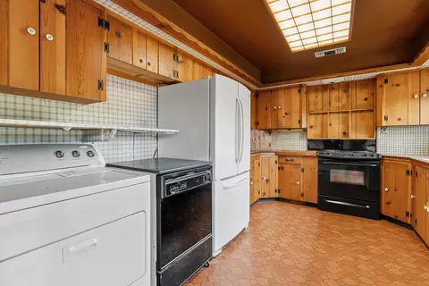 Kitchen - 126 Mary Ln, Red Bluff, CA 96080 photo 1 of 5