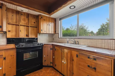 Kitchen - 126 Mary Ln, Red Bluff, CA 96080 photo 4 of 5