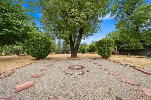 Exterior - 860 Lake Blvd, Redding, CA 96003 photo 2 of 8