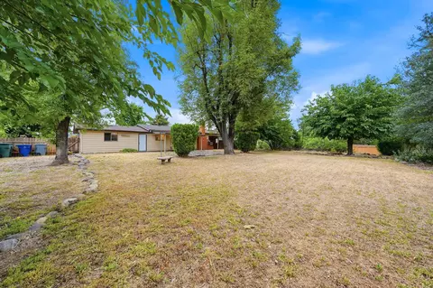 Exterior - 860 Lake Blvd, Redding, CA 96003 photo 7 of 8