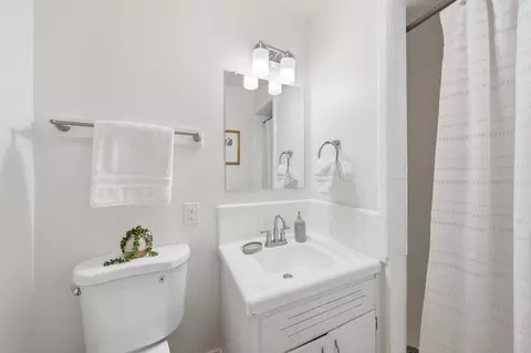 Bath - 860 Lake Blvd, Redding, CA 96003 photo 1 of 2