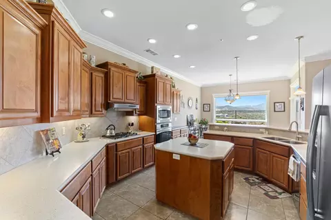 Kitchen - 892 Coggins St, Redding, CA 96003 photo 3 of 4