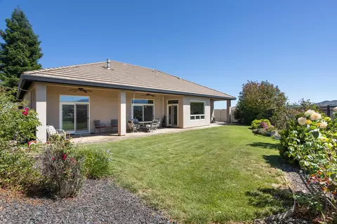 Exterior - 892 Coggins St, Redding, CA 96003 photo 6 of 16